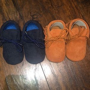 2 pairs of baby moccasins! 6-12 months